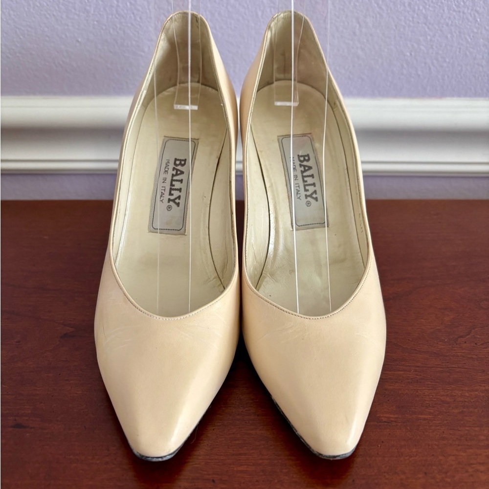 Vintage Bally Made in Italy Cream Leather Heels | Size 5.5 | Classic 3” Pump